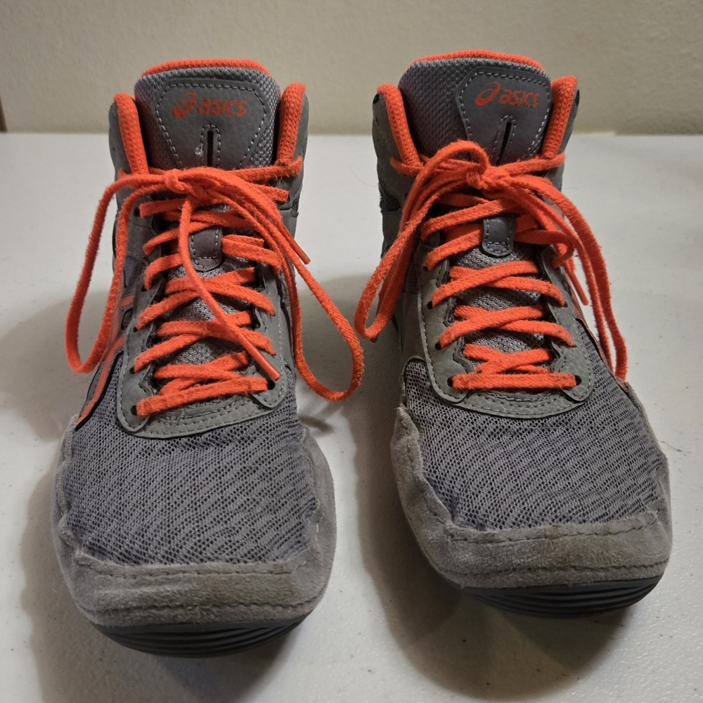 Asics Gray and Orange Wrestling Shoes. Size 5.5 Youth